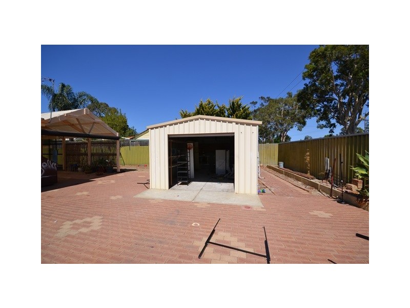 1 Guinivere Way, Camillo WA 6111