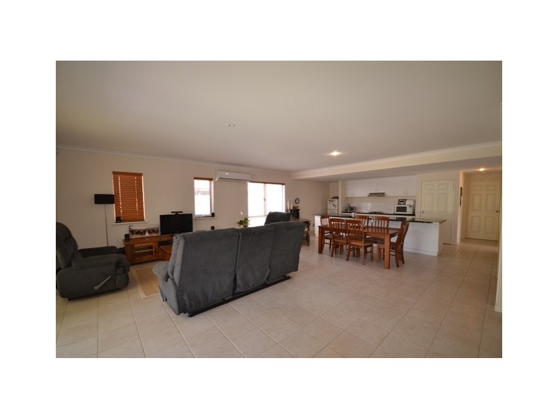 3 Gracilis View, Dudley Park WA 6210