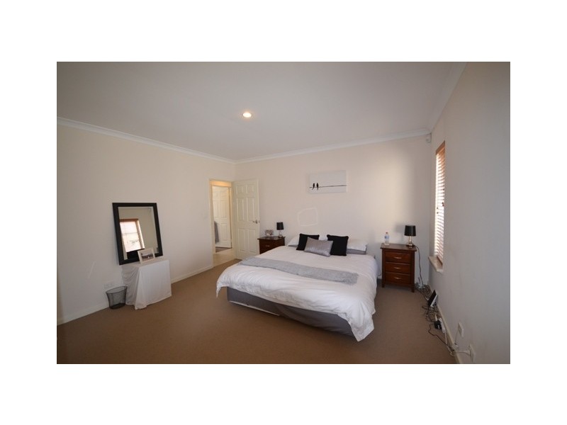 3 Gracilis View, Dudley Park WA 6210