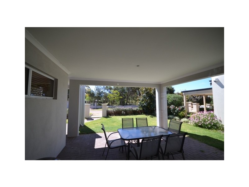 3 Gracilis View, Dudley Park WA 6210