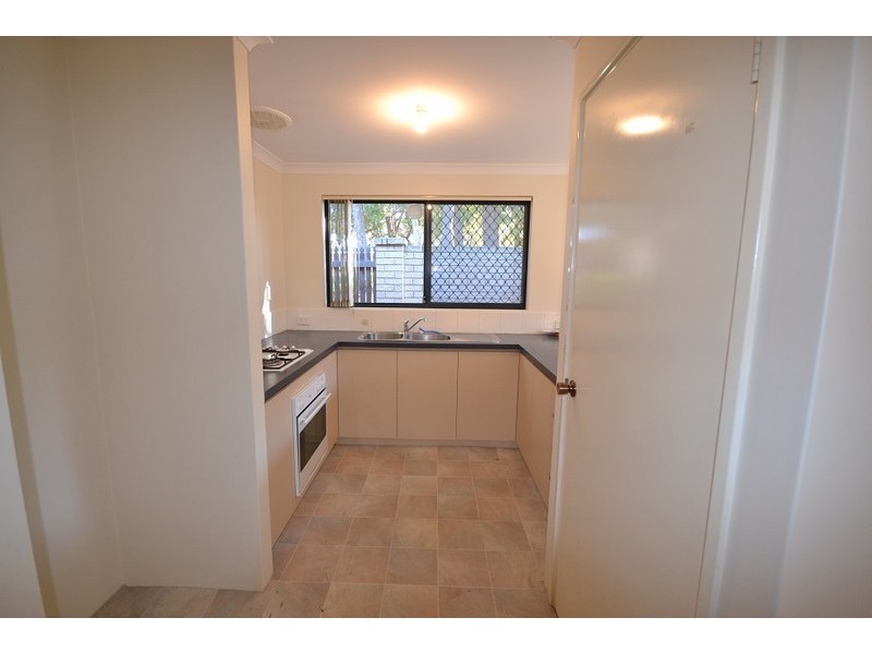 4/11 Exmouth Place, Thornlie WA 6108