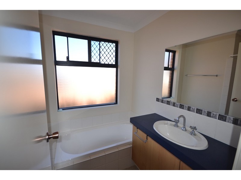 4/11 Exmouth Place, Thornlie WA 6108