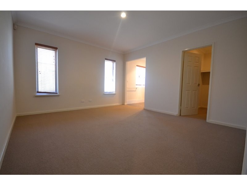 3 Gracilis View, Dudley Park WA 6210