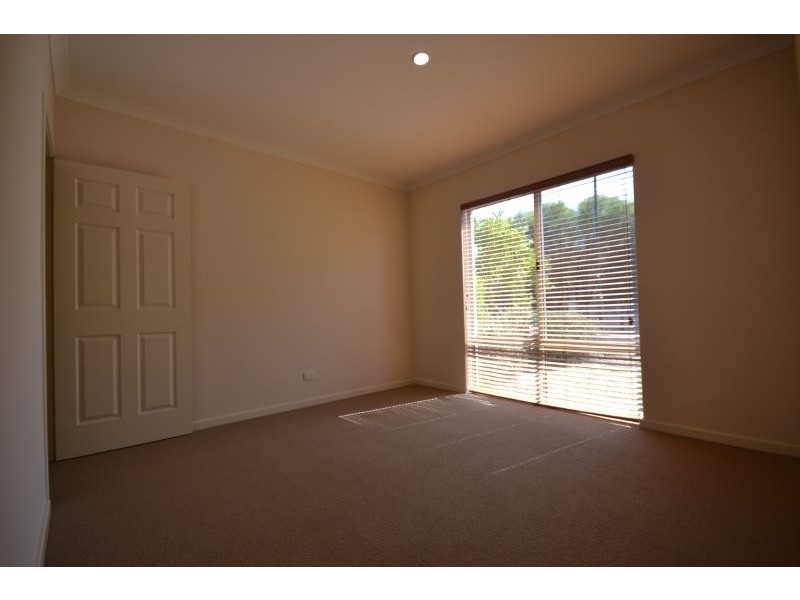 3 Gracilis View, Dudley Park WA 6210