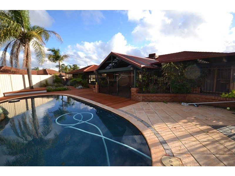 6 Hoya Court, Thornlie WA 6108