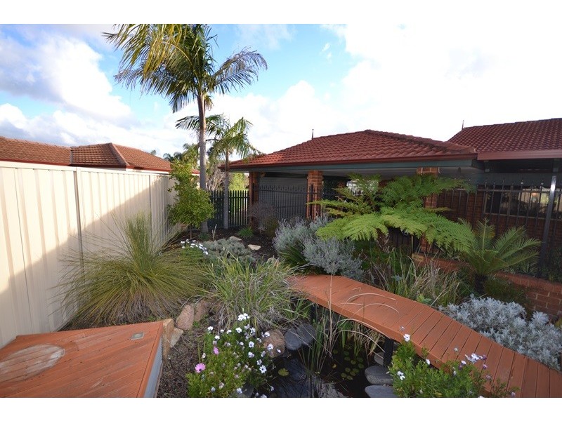 6 Hoya Court, Thornlie WA 6108