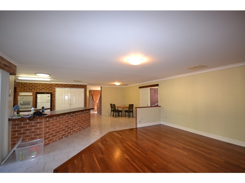 6 Hoya Court, Thornlie WA 6108