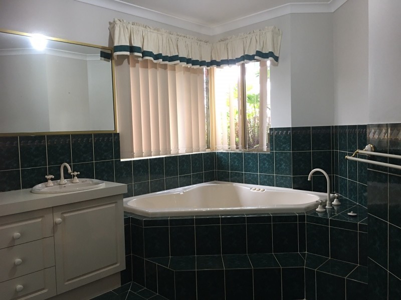 6 Hoya Court, Thornlie WA 6108