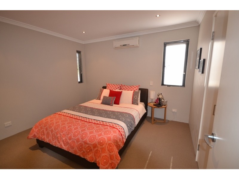 11/18-20 Lake Street, Rockingham WA 6168