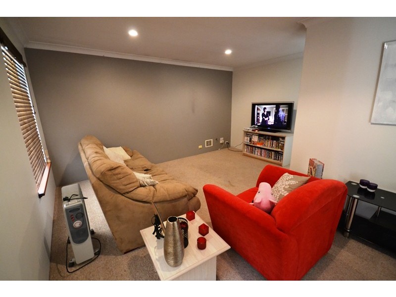 1 Guinivere Way, Camillo WA 6111