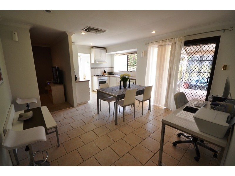 1 Guinivere Way, Camillo WA 6111