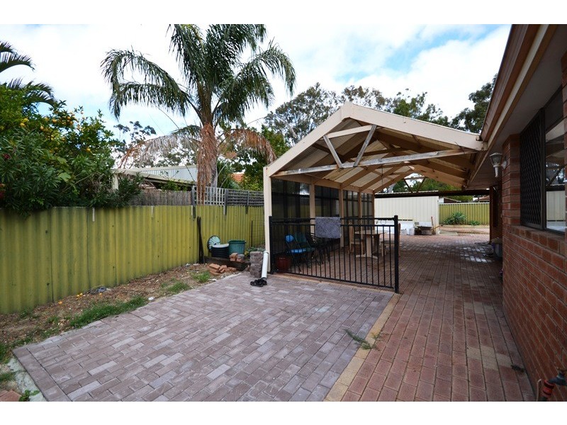 1 Guinivere Way, Camillo WA 6111