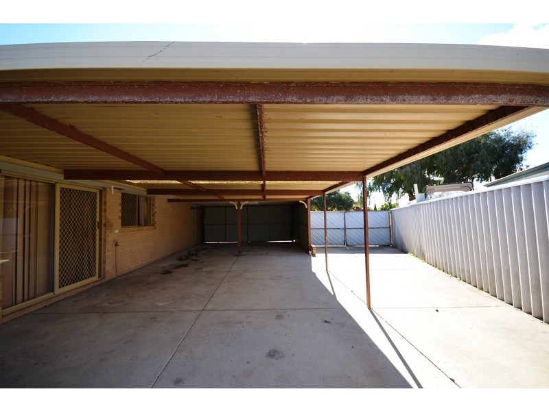 4 Bondi Crescent, Warnbro WA 6169