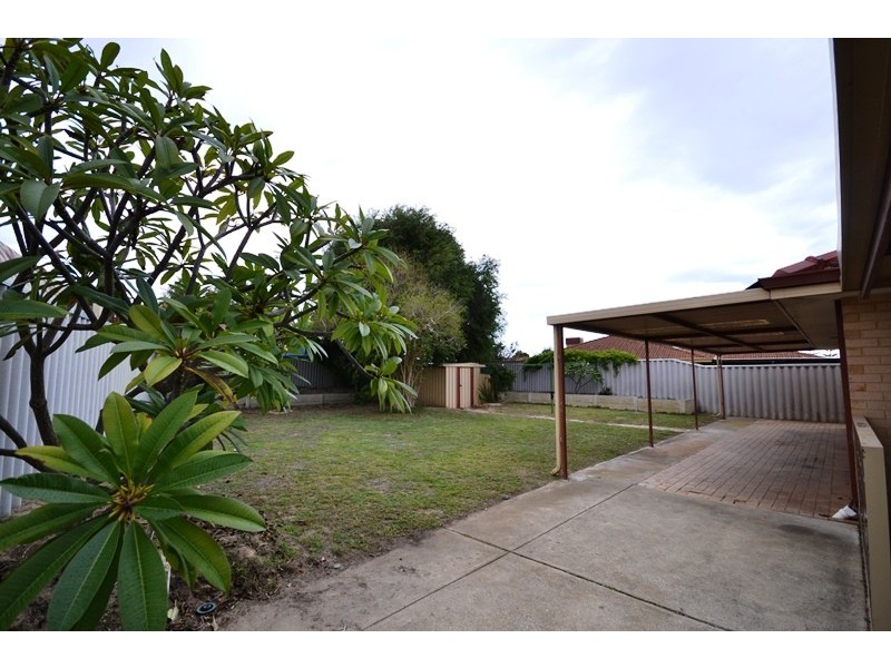 4 Bondi Crescent, Warnbro WA 6169