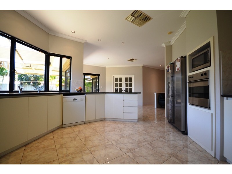 21 Engleswood Arcade, Canning Vale WA 6155