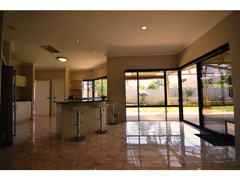 21 Engleswood Arcade, Canning Vale WA 6155