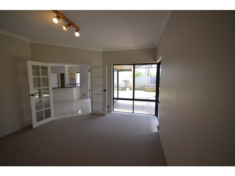 21 Engleswood Arcade, Canning Vale WA 6155