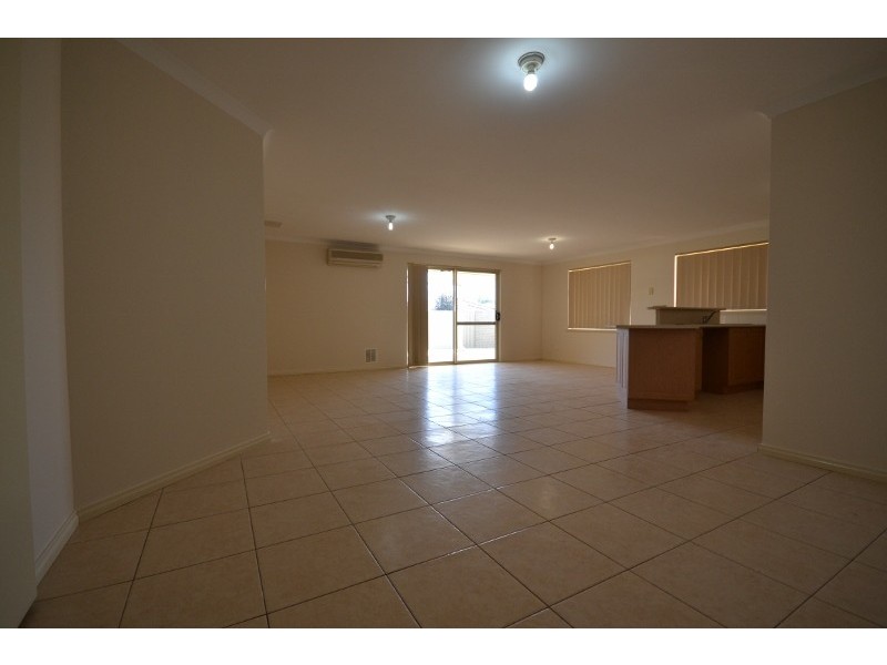 12 Makjanich Place, Success WA 6164