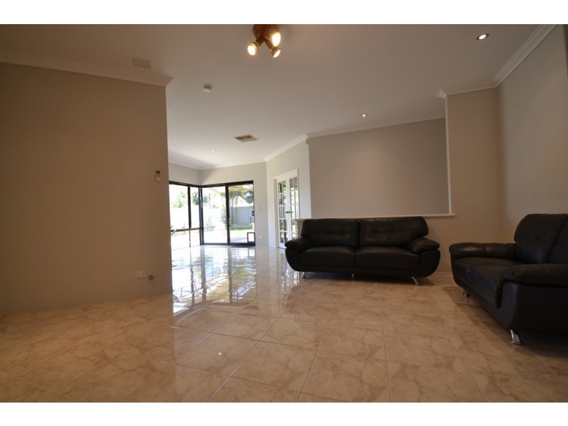 21 Engleswood Arcade, Canning Vale WA 6155