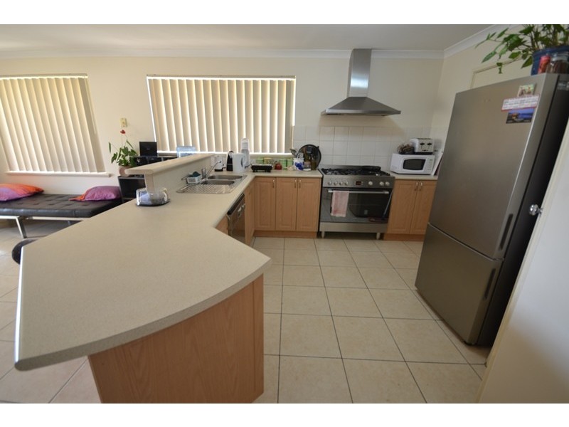 12 Makjanich Place, Success WA 6164