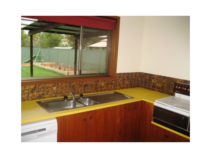 14 Inglis Place, Latham ACT 2615