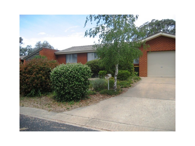 8 Scobie Place, Holt ACT 2615