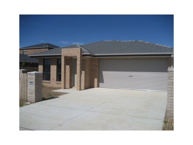 18 James Harrison Street, Dunlop ACT 2615