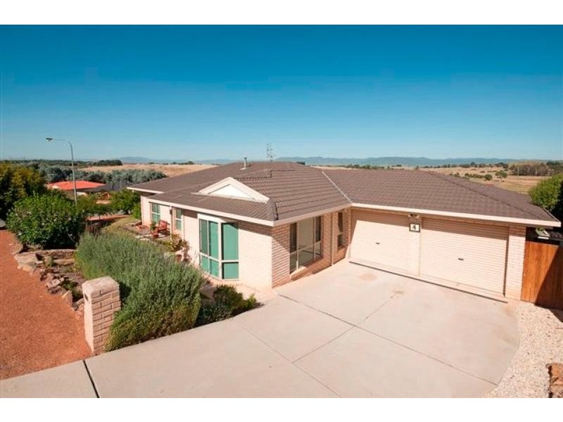 4 Grove Place, Dunlop ACT 2615