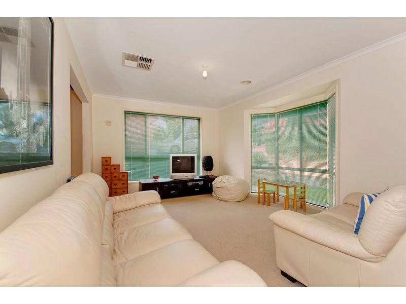 4 Grove Place, Dunlop ACT 2615