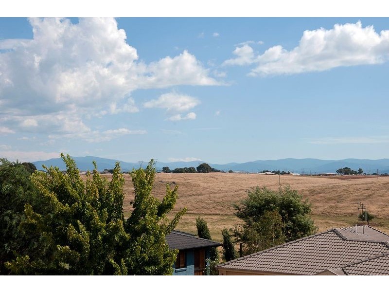 4 Grove Place, Dunlop ACT 2615