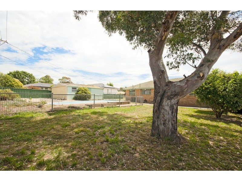 39 Calder Crescent, Holder ACT 2611