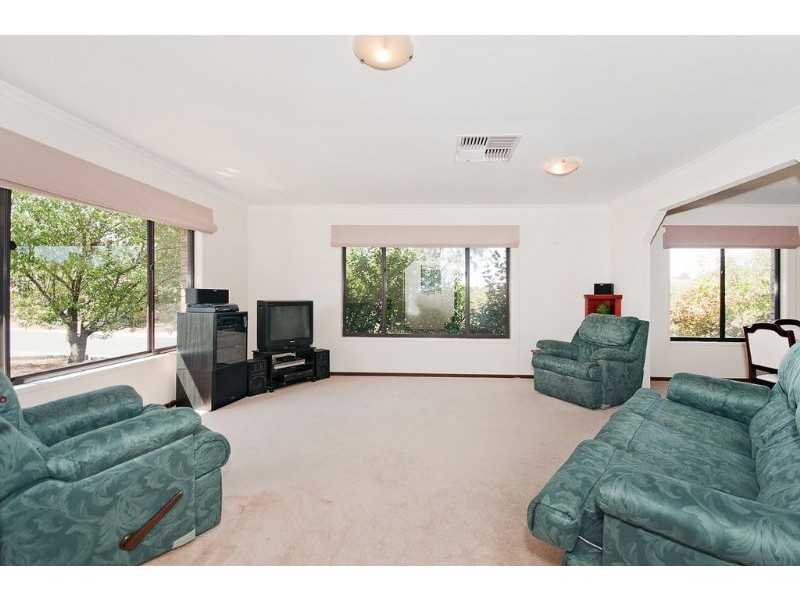 1 Barn Place, Palmerston ACT 2913