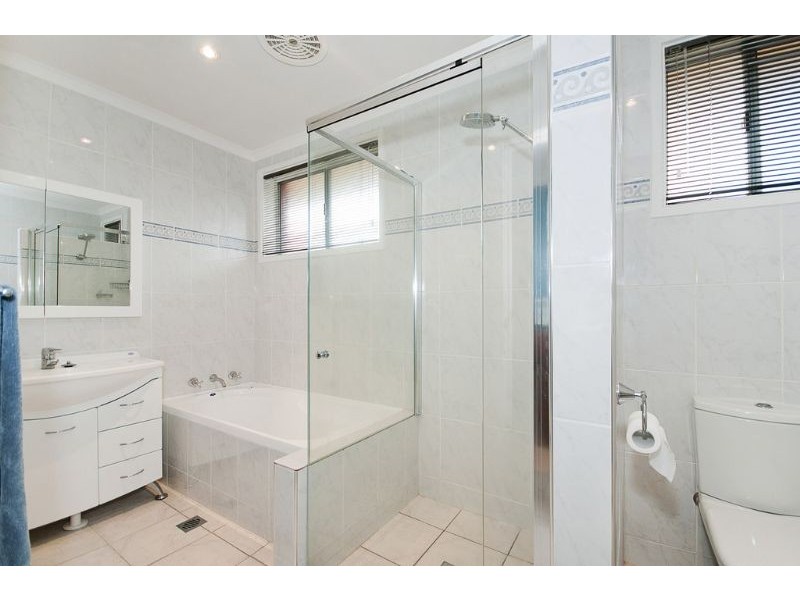 8 Bardsley Place, Holt ACT 2615