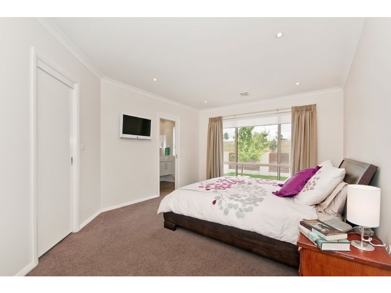 2 Coomera Street, Harrison ACT 2914