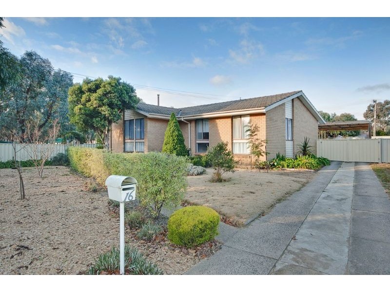16 Houghton Place, Spence ACT 2615