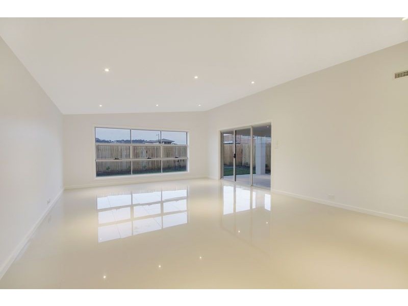 4 Turbayne Crescent, Forde ACT 2914