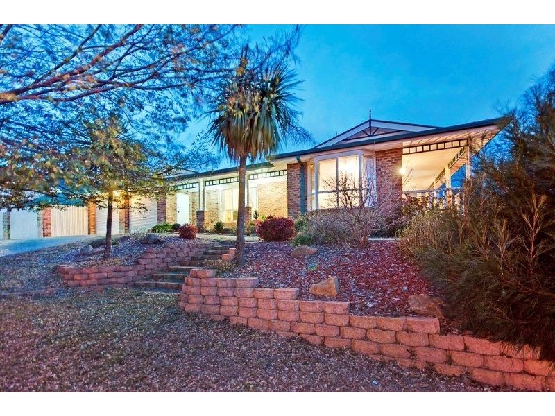 2 Buckmaster Crescent, Dunlop ACT 2615