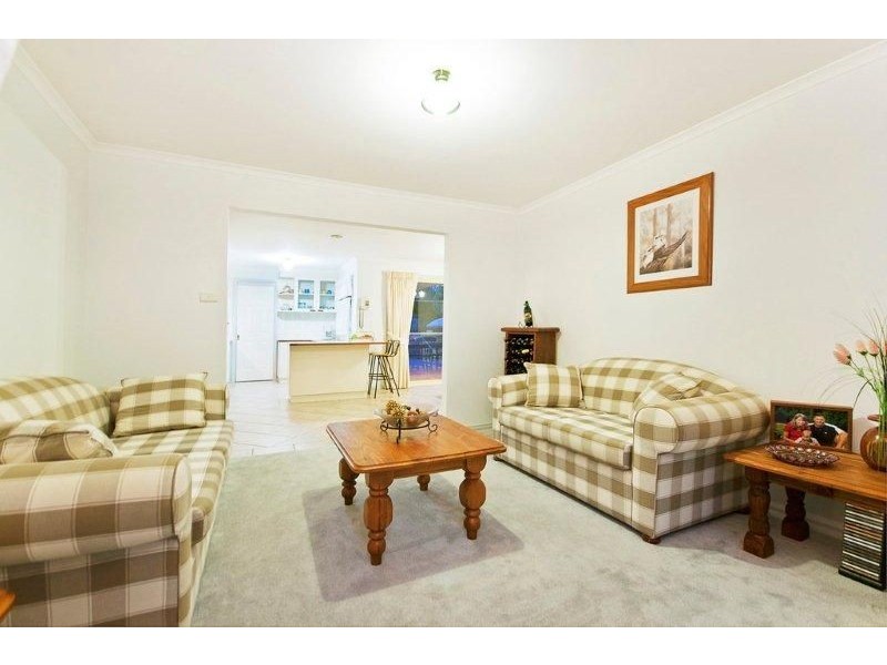 2 Buckmaster Crescent, Dunlop ACT 2615