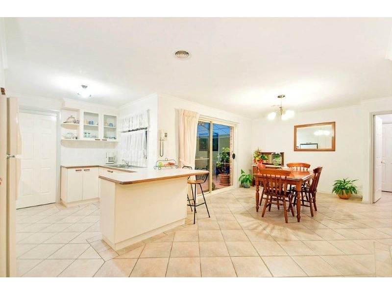 2 Buckmaster Crescent, Dunlop ACT 2615