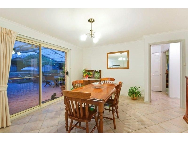 2 Buckmaster Crescent, Dunlop ACT 2615