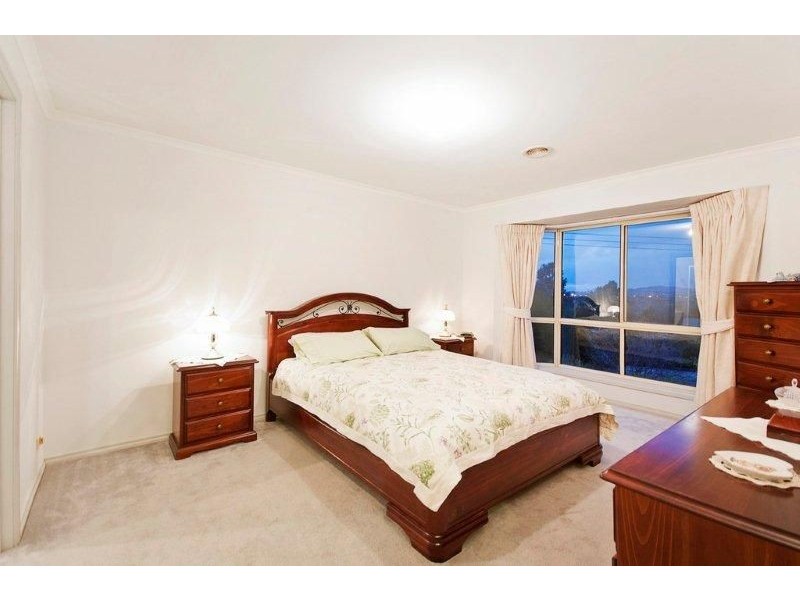 2 Buckmaster Crescent, Dunlop ACT 2615