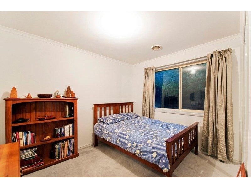 2 Buckmaster Crescent, Dunlop ACT 2615