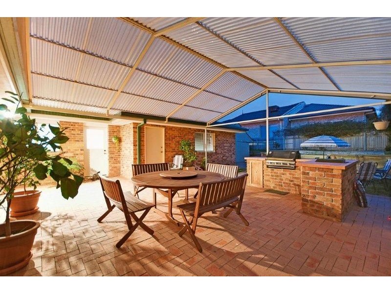 2 Buckmaster Crescent, Dunlop ACT 2615