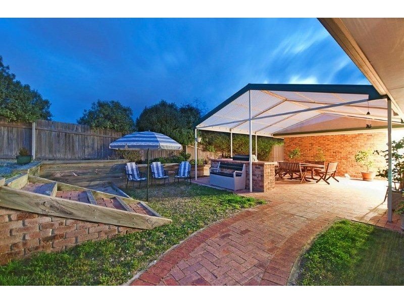 2 Buckmaster Crescent, Dunlop ACT 2615