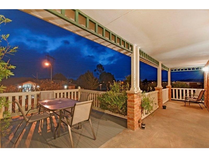 2 Buckmaster Crescent, Dunlop ACT 2615