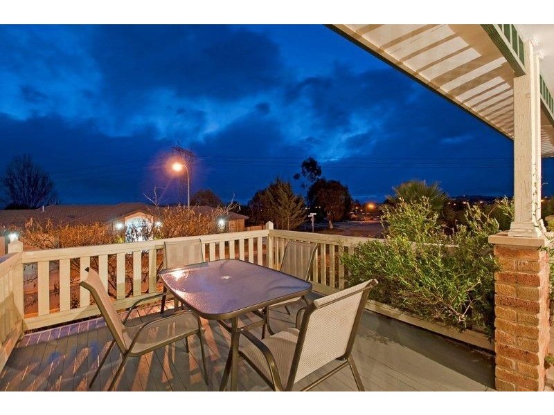 2 Buckmaster Crescent, Dunlop ACT 2615