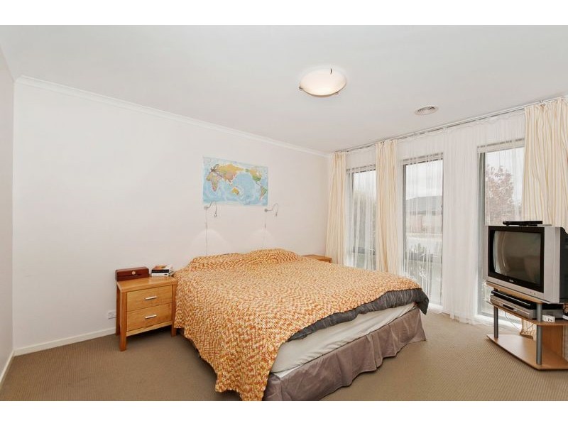 15 Ruth Bedford Street, Franklin ACT 2913