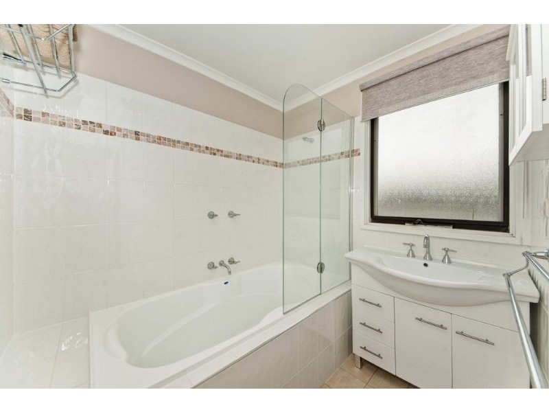 21 Hirschfeld Crescent, Macgregor ACT 2615