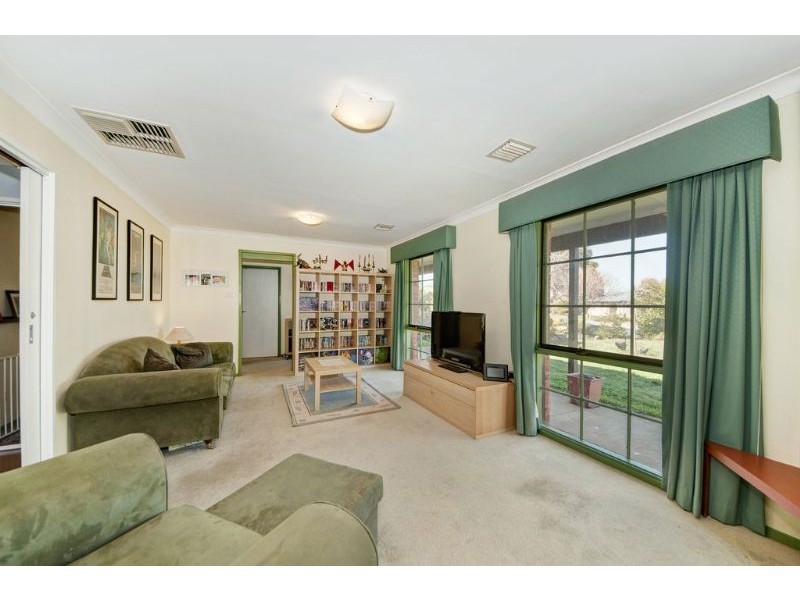10 Clubbe Crescent, Macgregor ACT 2615