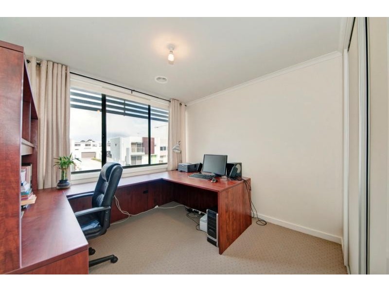 31 Dobikin Street, Crace ACT 2911